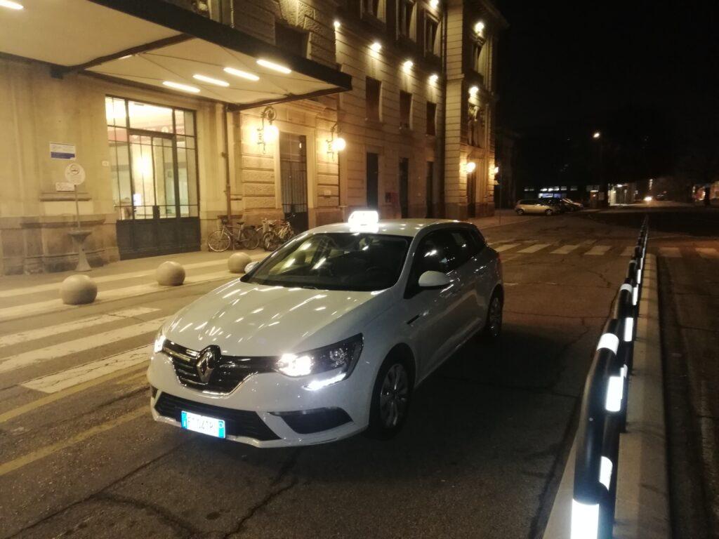 Taxi nel parcheggio della Stazione di Forlì 