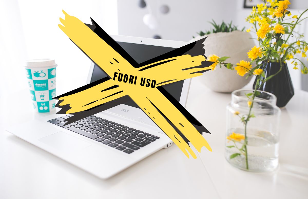 Foto di un computer con sopra una X e la scritta "fuori uso". Serve assistenza informatica a domicilio!
